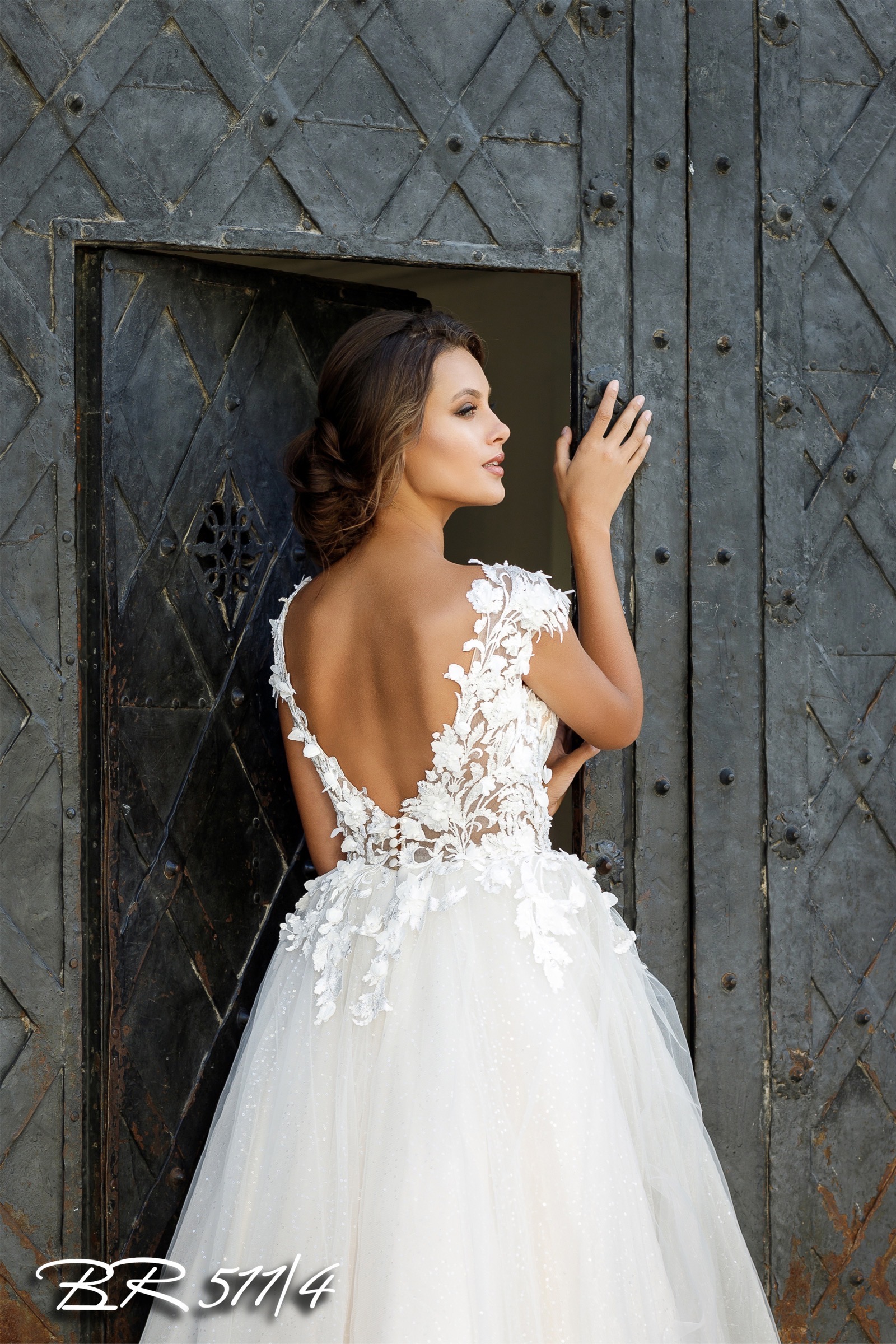 2020 wedding dress A-line V neckline court train 3D lace embroidery flowers shimmery tulle