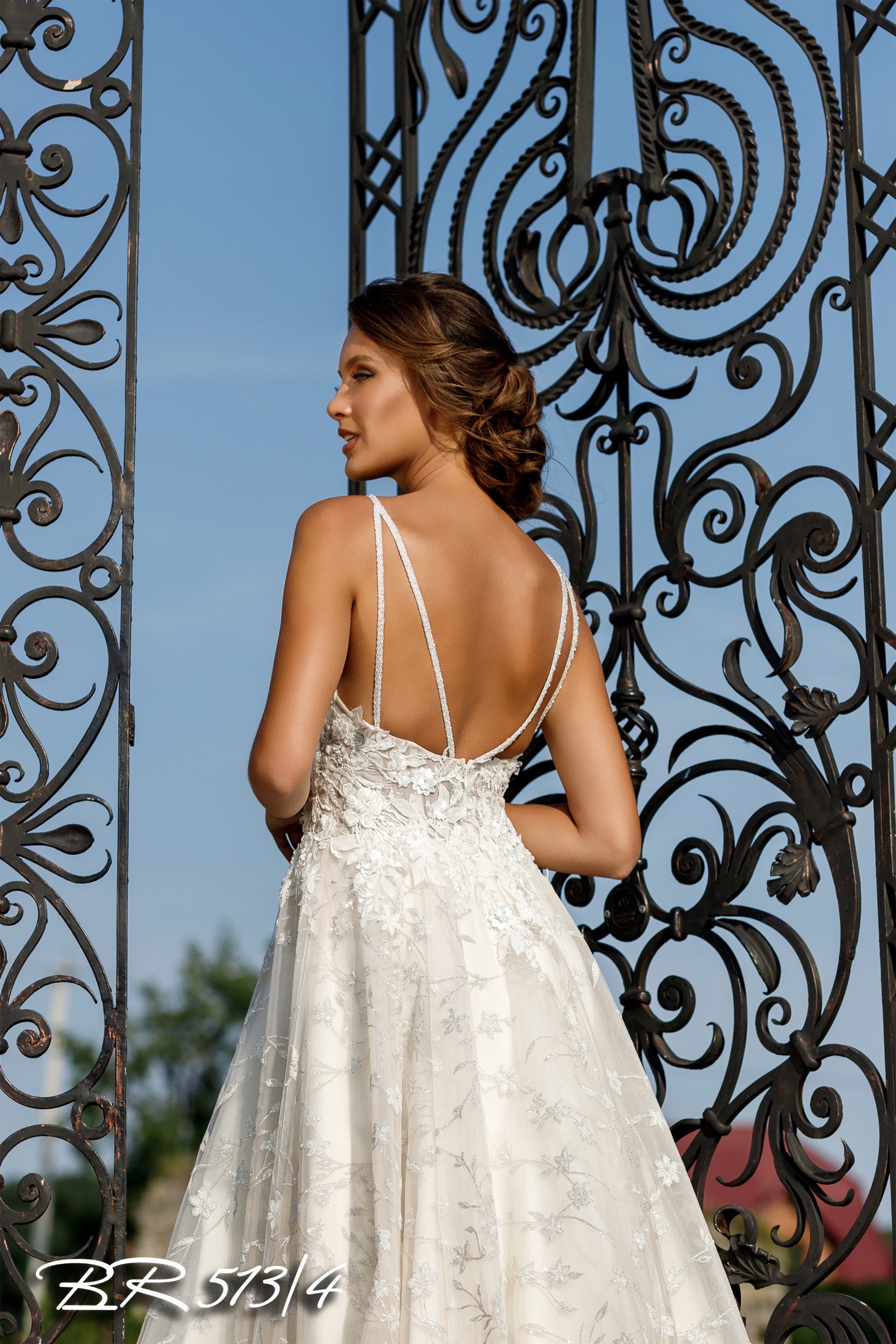 2020 wedding dress A-line v neckline backless spaghetti straps shimmery skirt embroidery lace